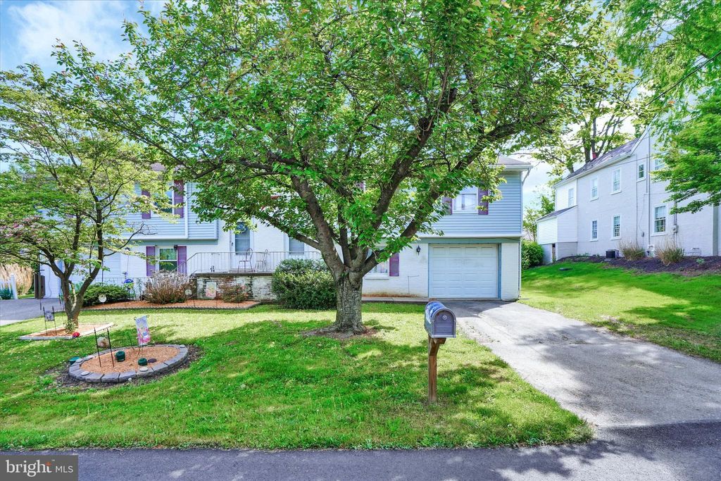 Photo of 370 N DUKE ST, MILLERSVILLE, PA 17551 (MLS # PALA2034668)