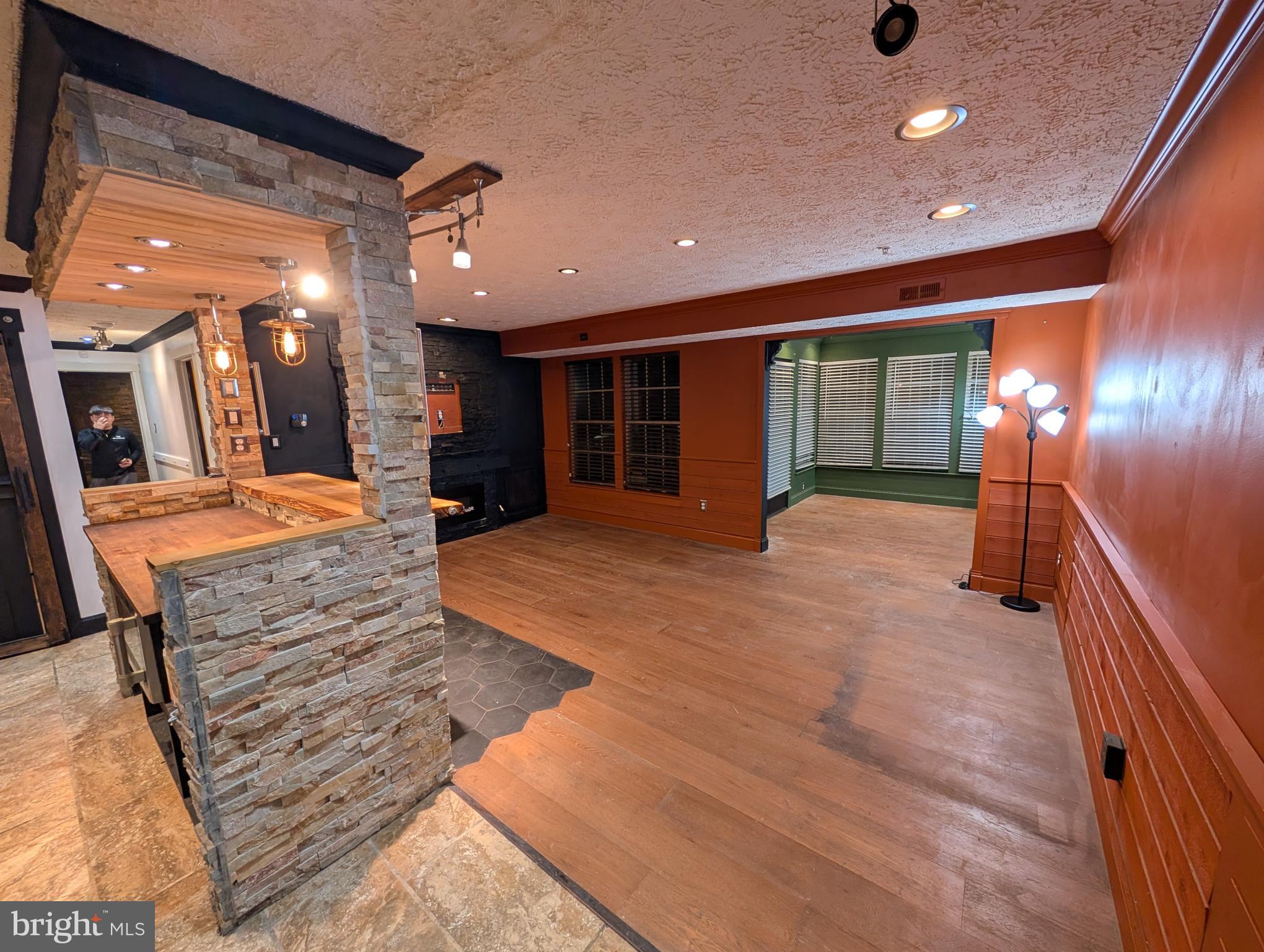 WOODBRIDGE CENTER - Residential