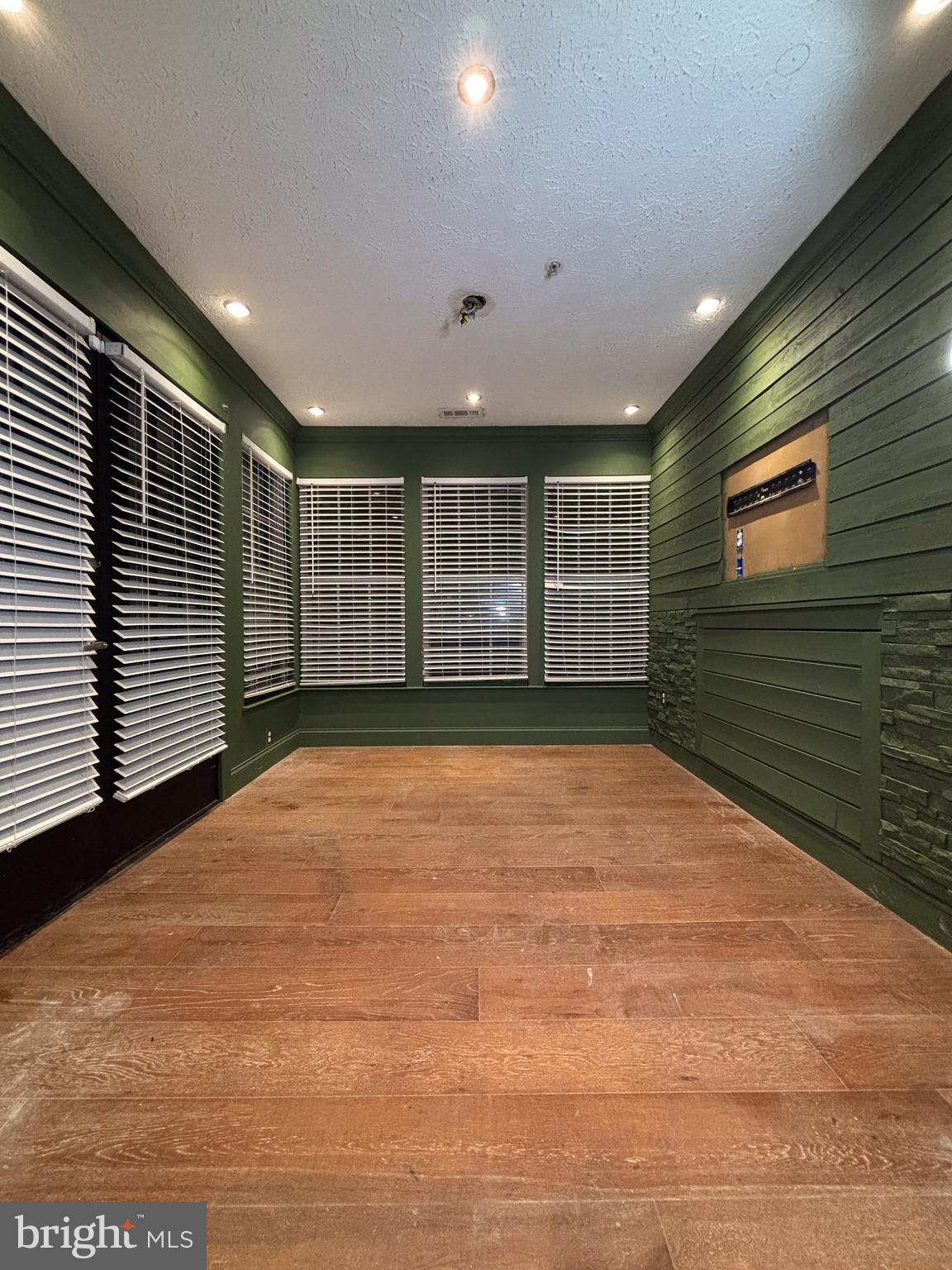 WOODBRIDGE CENTER - Residential