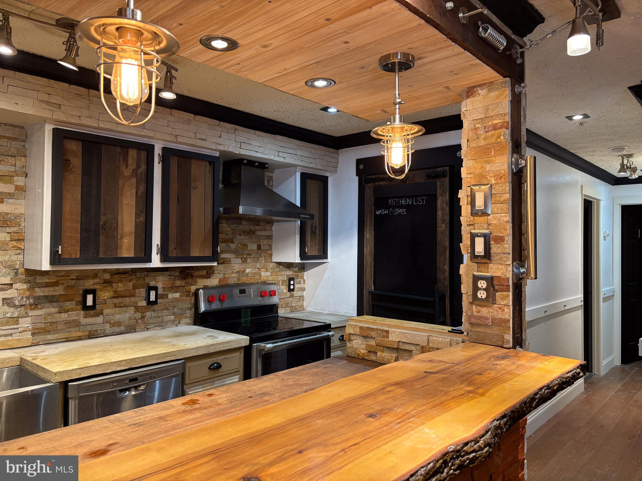 WOODBRIDGE CENTER - Residential