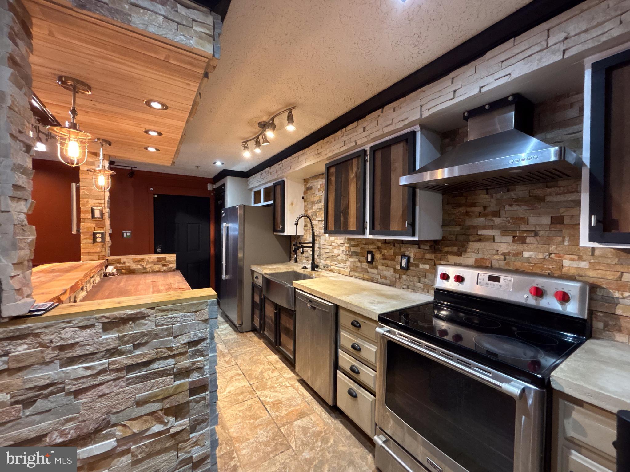 WOODBRIDGE CENTER - Residential