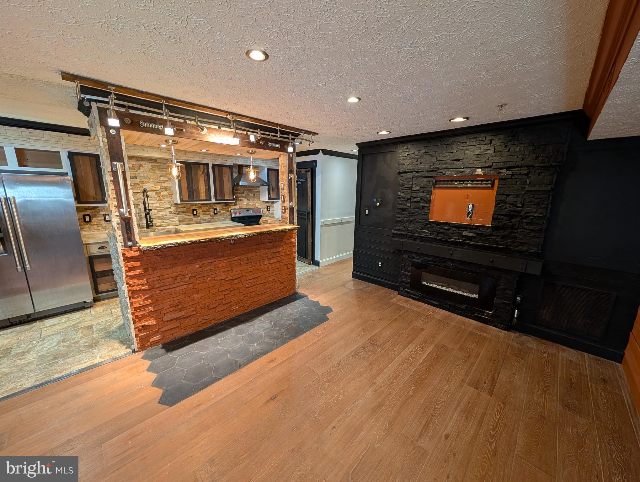 WOODBRIDGE CENTER - Residential