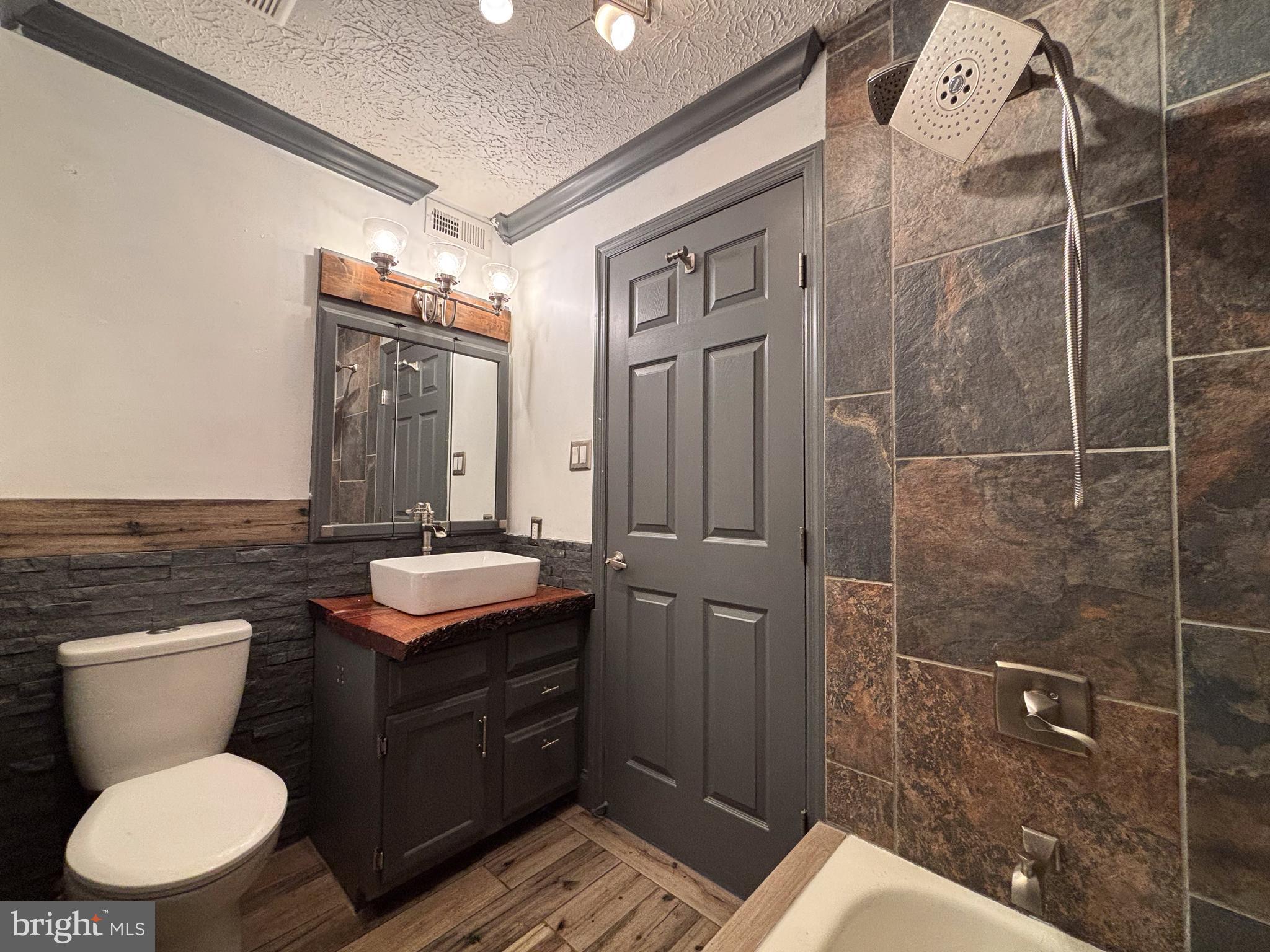 WOODBRIDGE CENTER - Residential