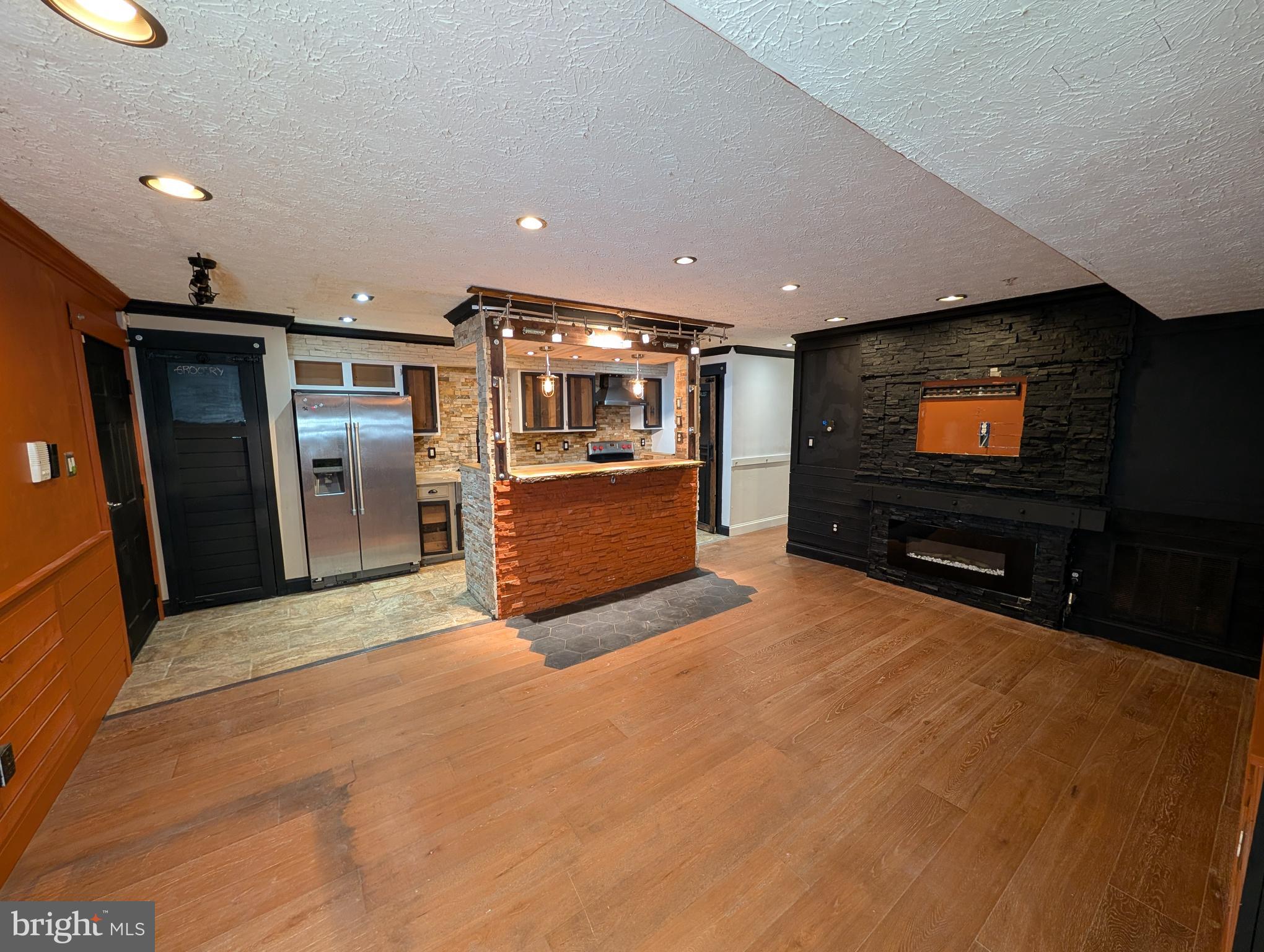 WOODBRIDGE CENTER - Residential