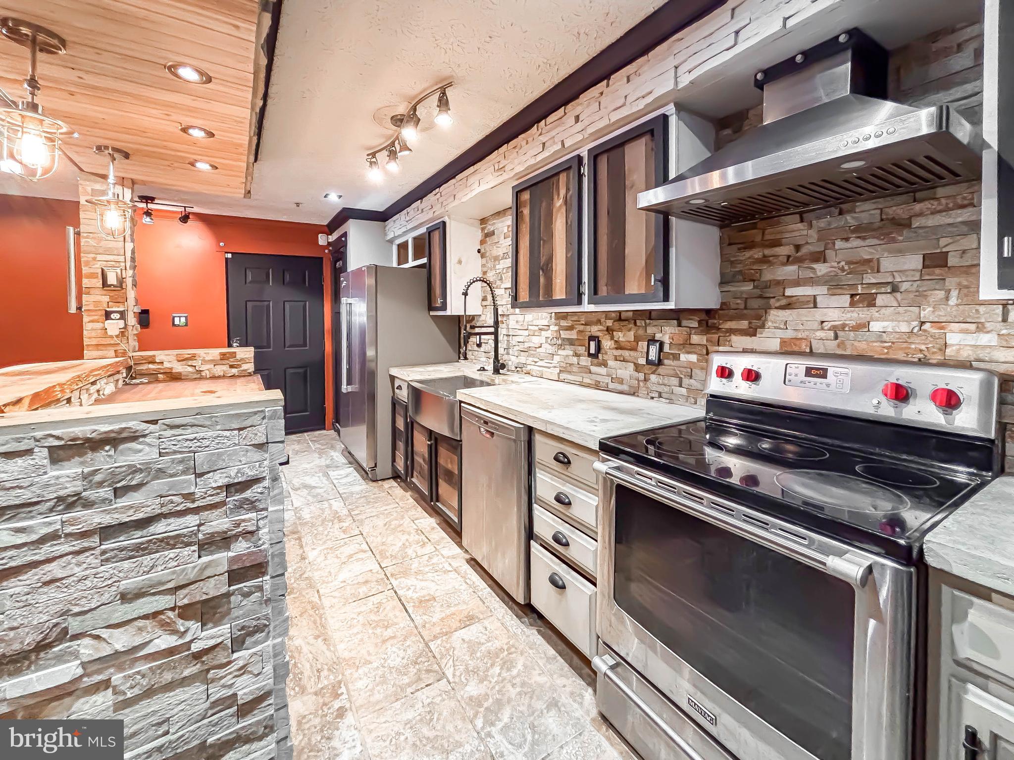 WOODBRIDGE CENTER - Residential