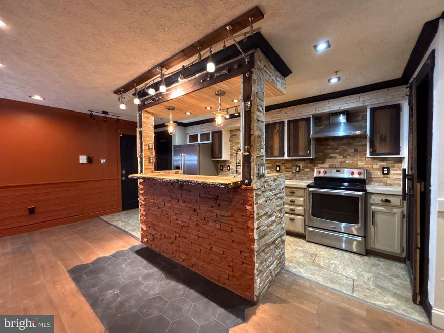 Beautifully Renovated 2 Bedroom 2 Full Baths condo unit in the heart of Woodbridge community.
Hardwood floors, laundry, modern appliances, central air, etc.

More photos coming.
Lease term may be flexible on differing rates.