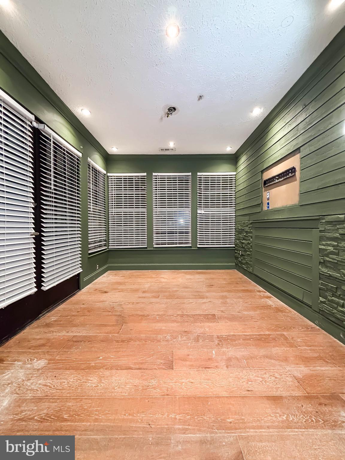 WOODBRIDGE CENTER - Residential