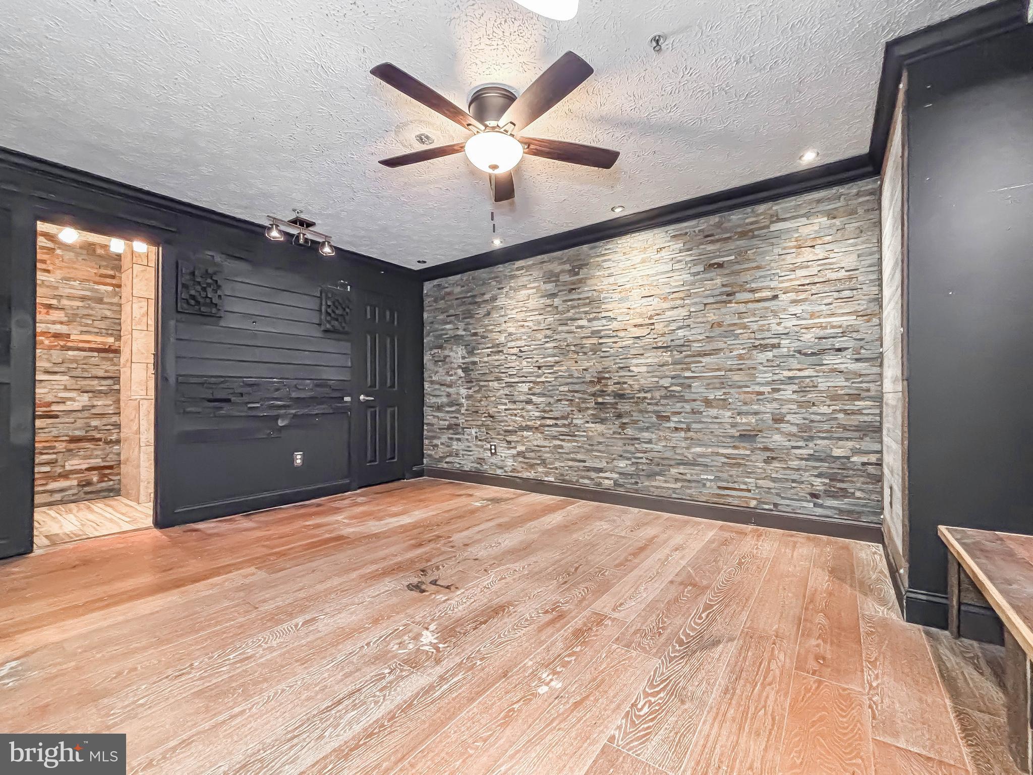 WOODBRIDGE CENTER - Residential