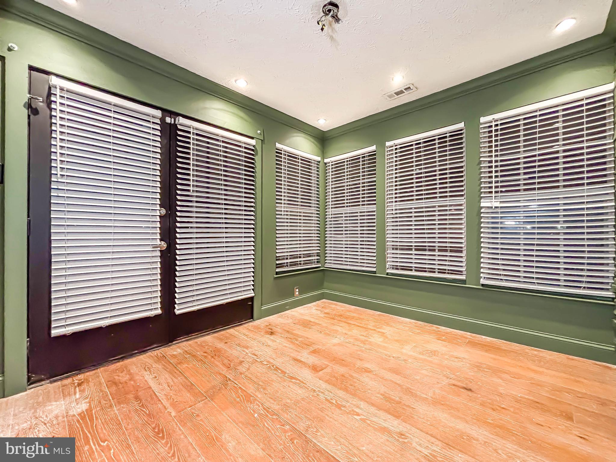 WOODBRIDGE CENTER - Residential