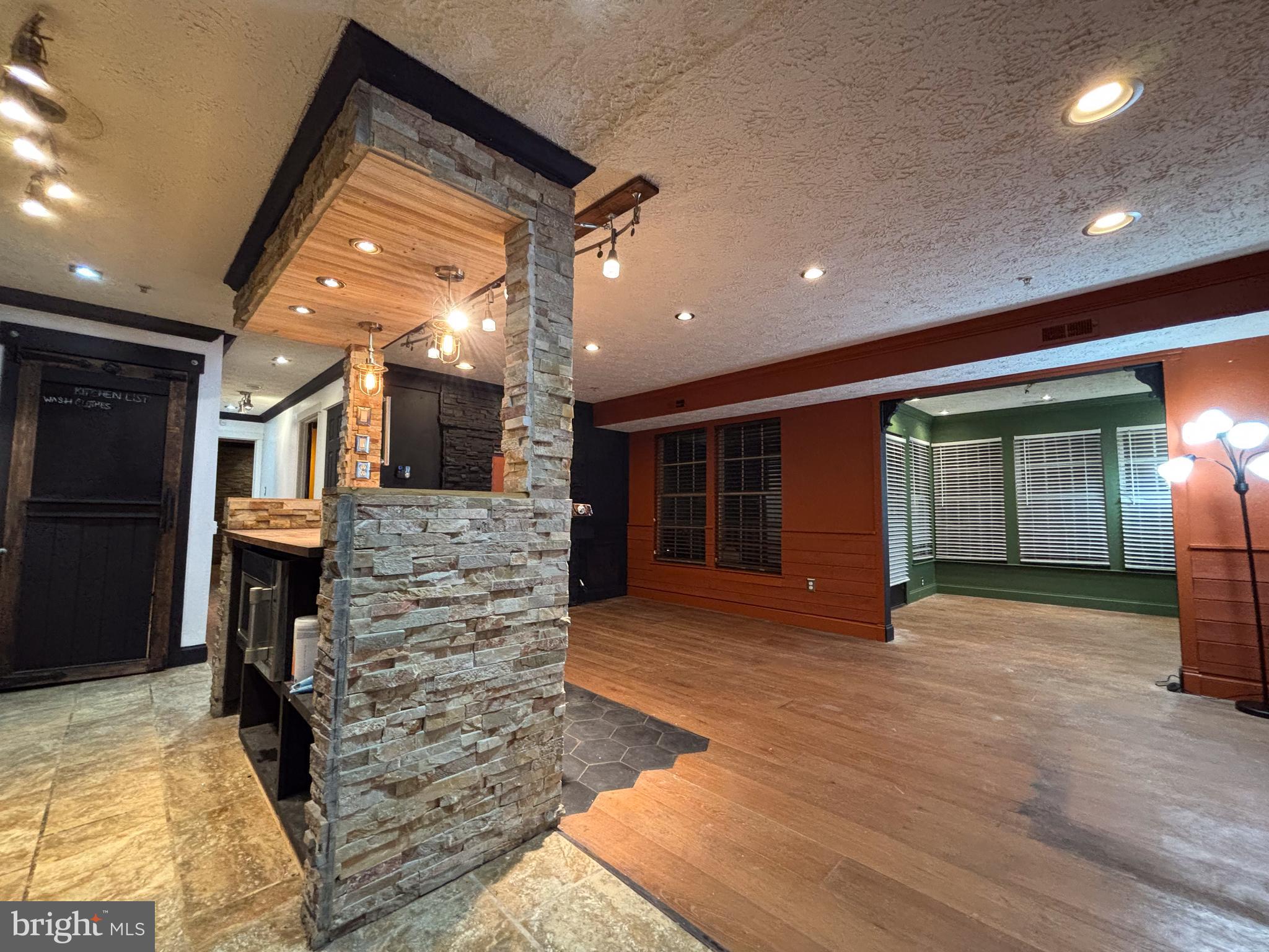 WOODBRIDGE CENTER - Residential