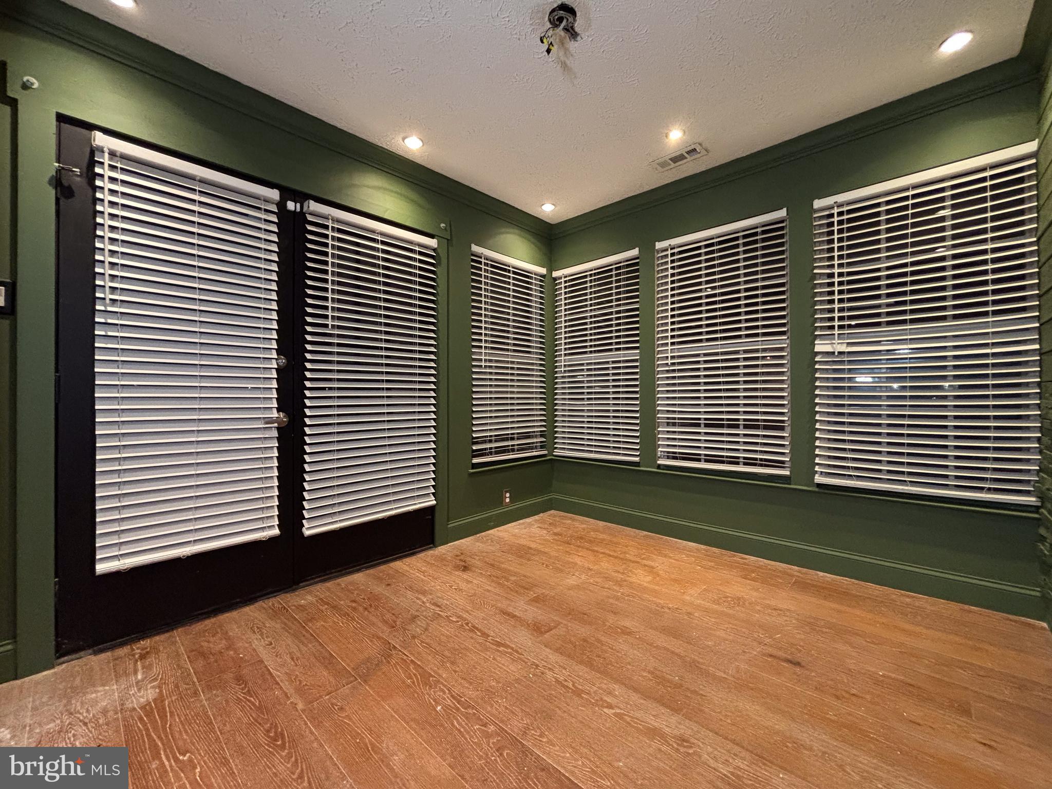 WOODBRIDGE CENTER - Residential