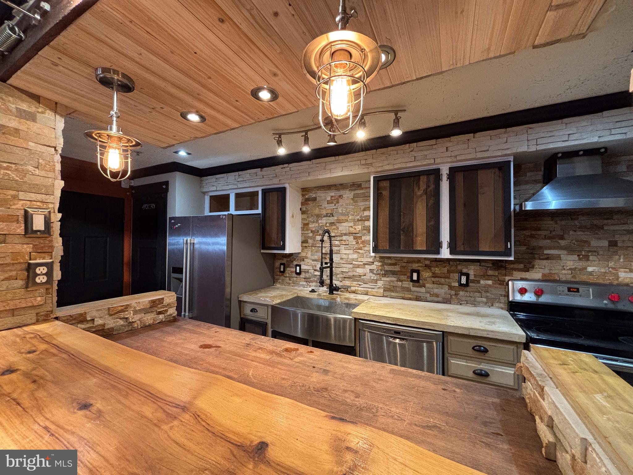 WOODBRIDGE CENTER - Residential