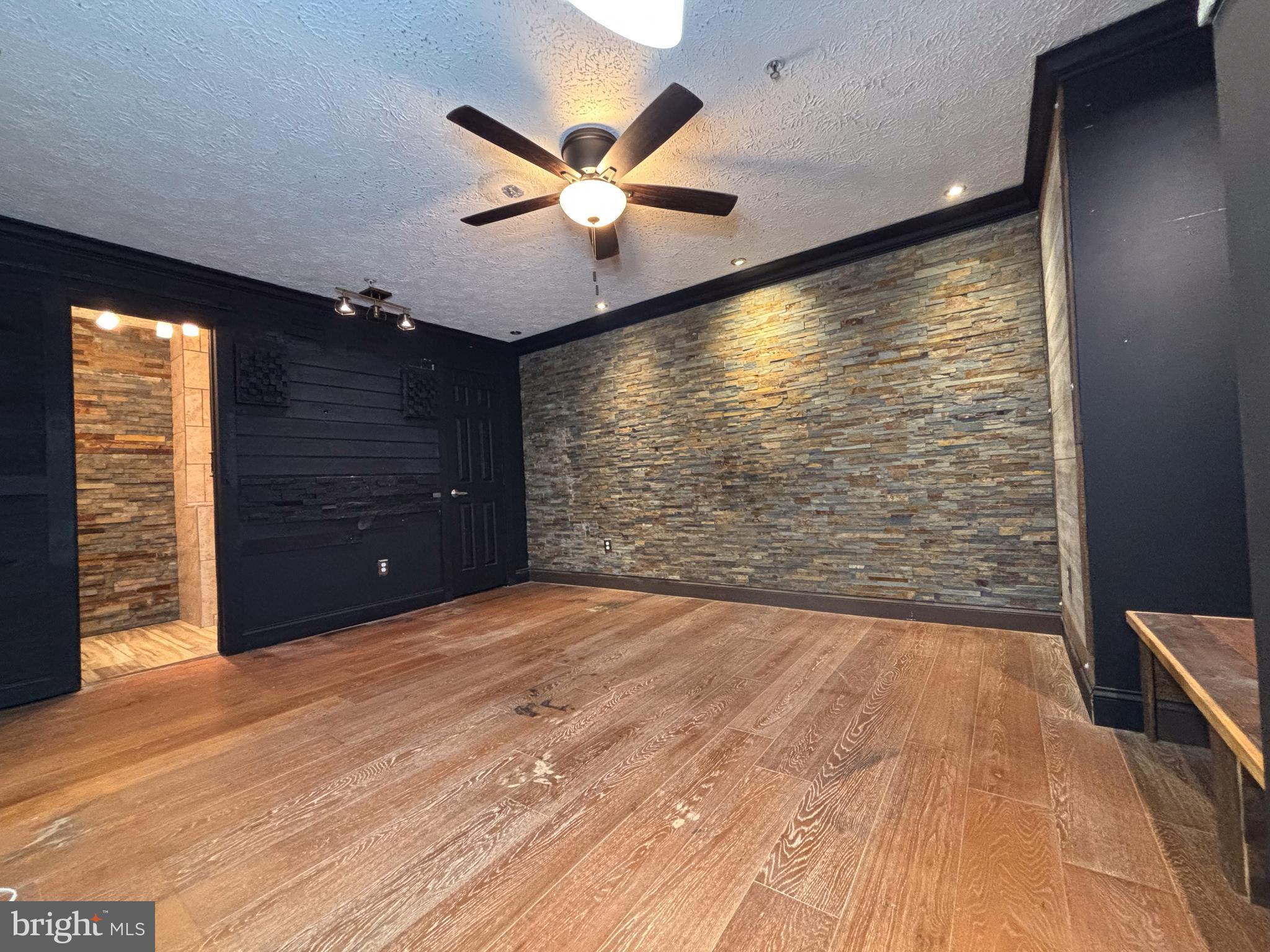 WOODBRIDGE CENTER - Residential