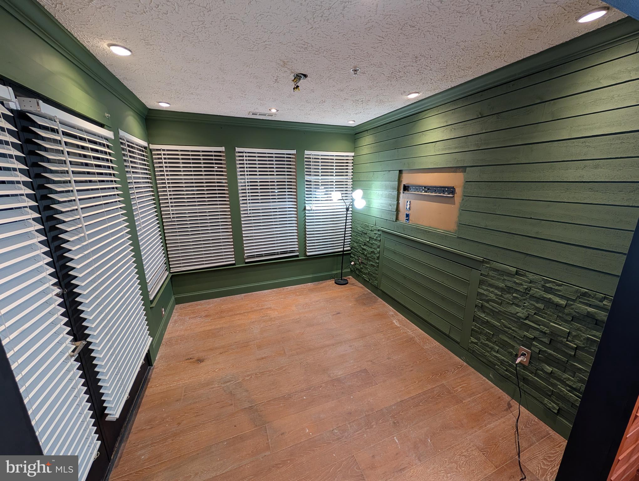 909 WOODBRIDGE COURT H 909-H