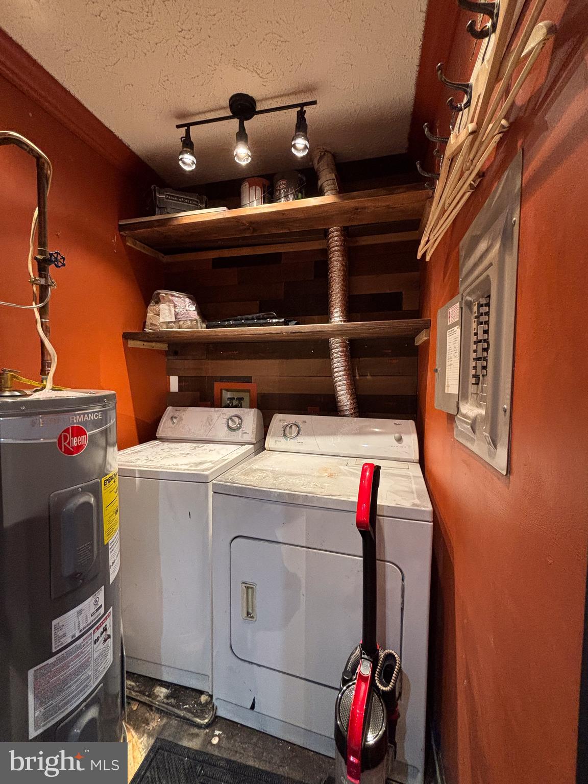 WOODBRIDGE CENTER - Residential