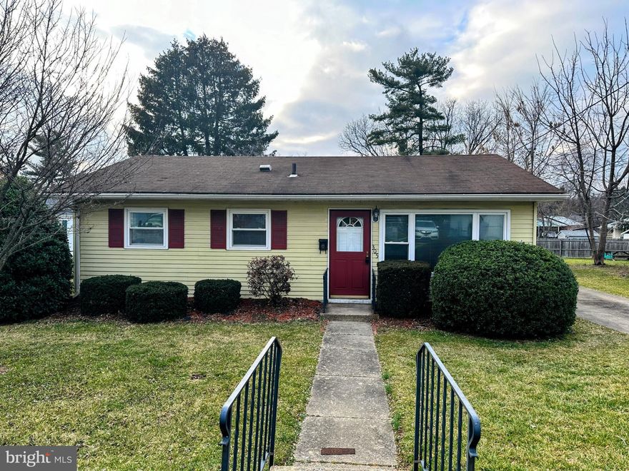 Single family house in the heart of Frederick.  Close to downtown yet close to shopping centers.  Three bedrooms, nice sized kitchen.  Includes a full size washer and dryer.  This house has  a new hvac system installed.    House has new flooring and freshly painted.  A beautiful yard for your family to enjoy.  Hurry this property will not last long!  Ready to move in!