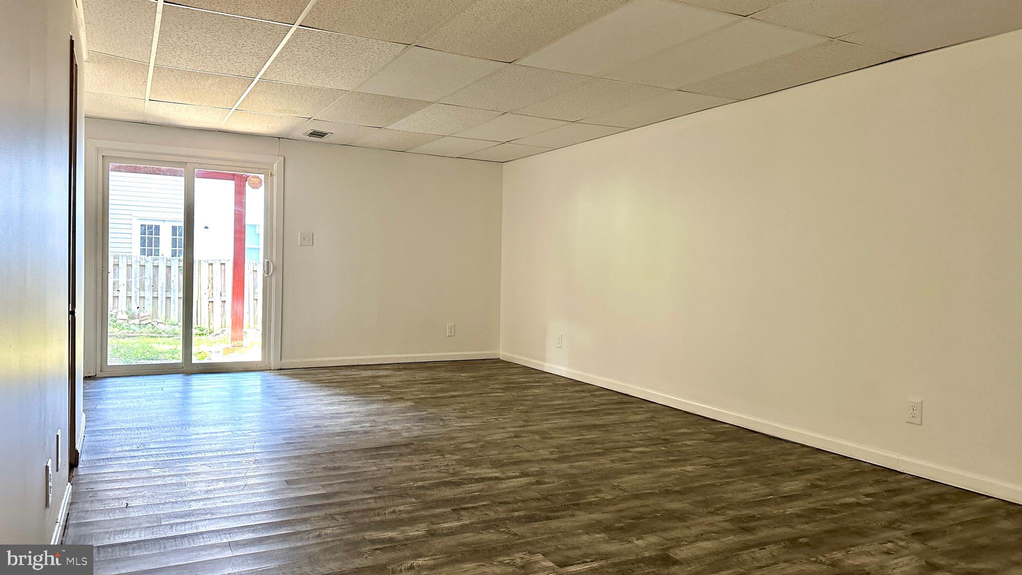 STONELEIGH SQUARE - Residential