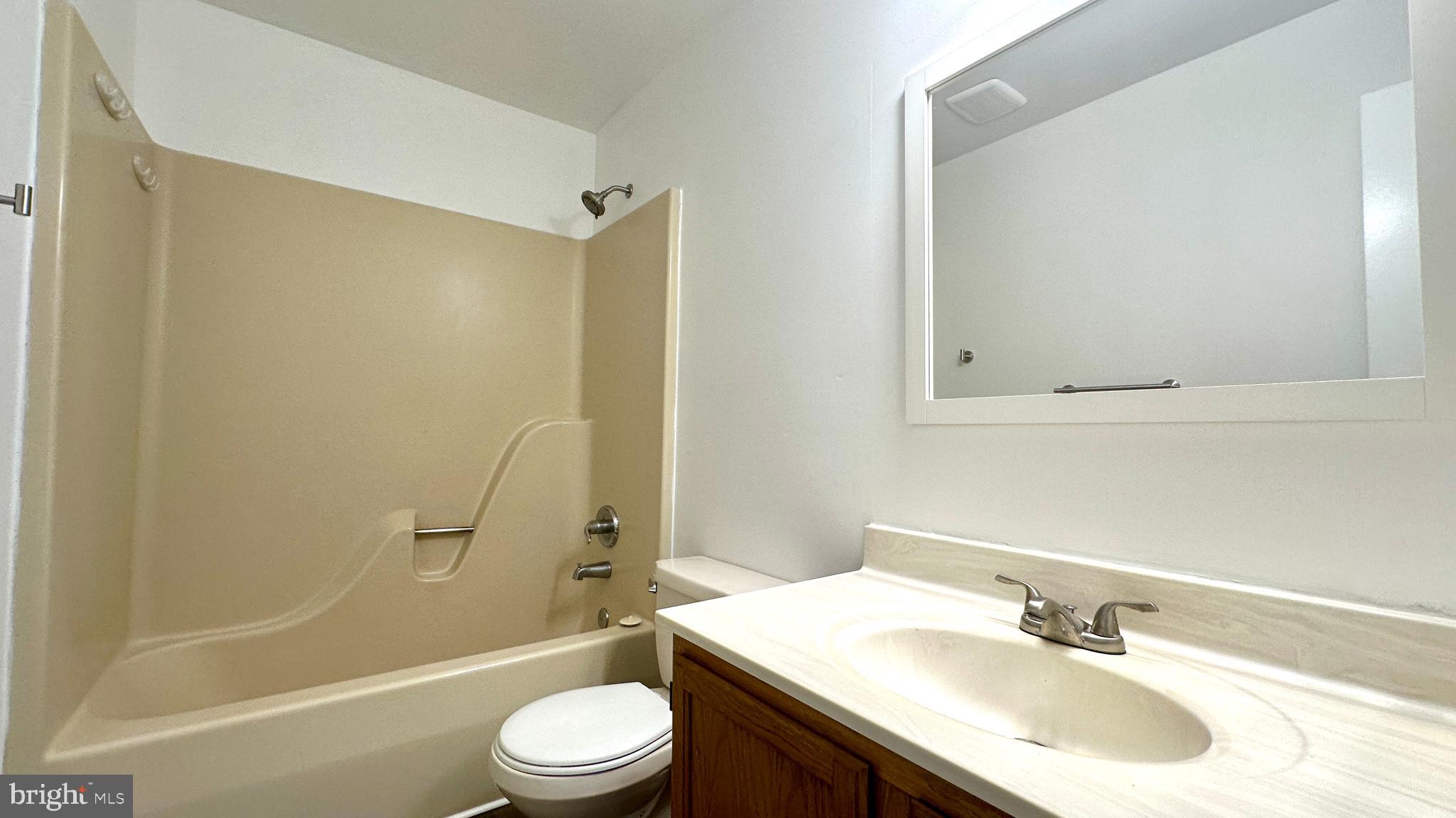 STONELEIGH SQUARE - Residential