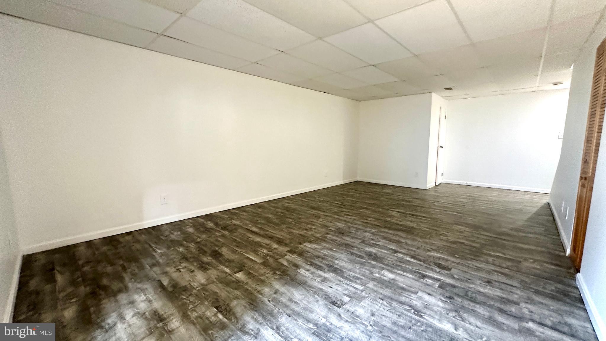 STONELEIGH SQUARE - Residential