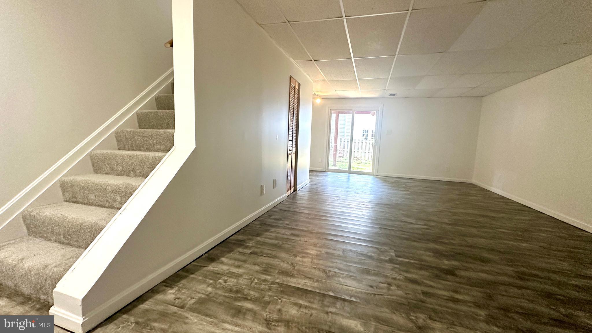 STONELEIGH SQUARE - Residential