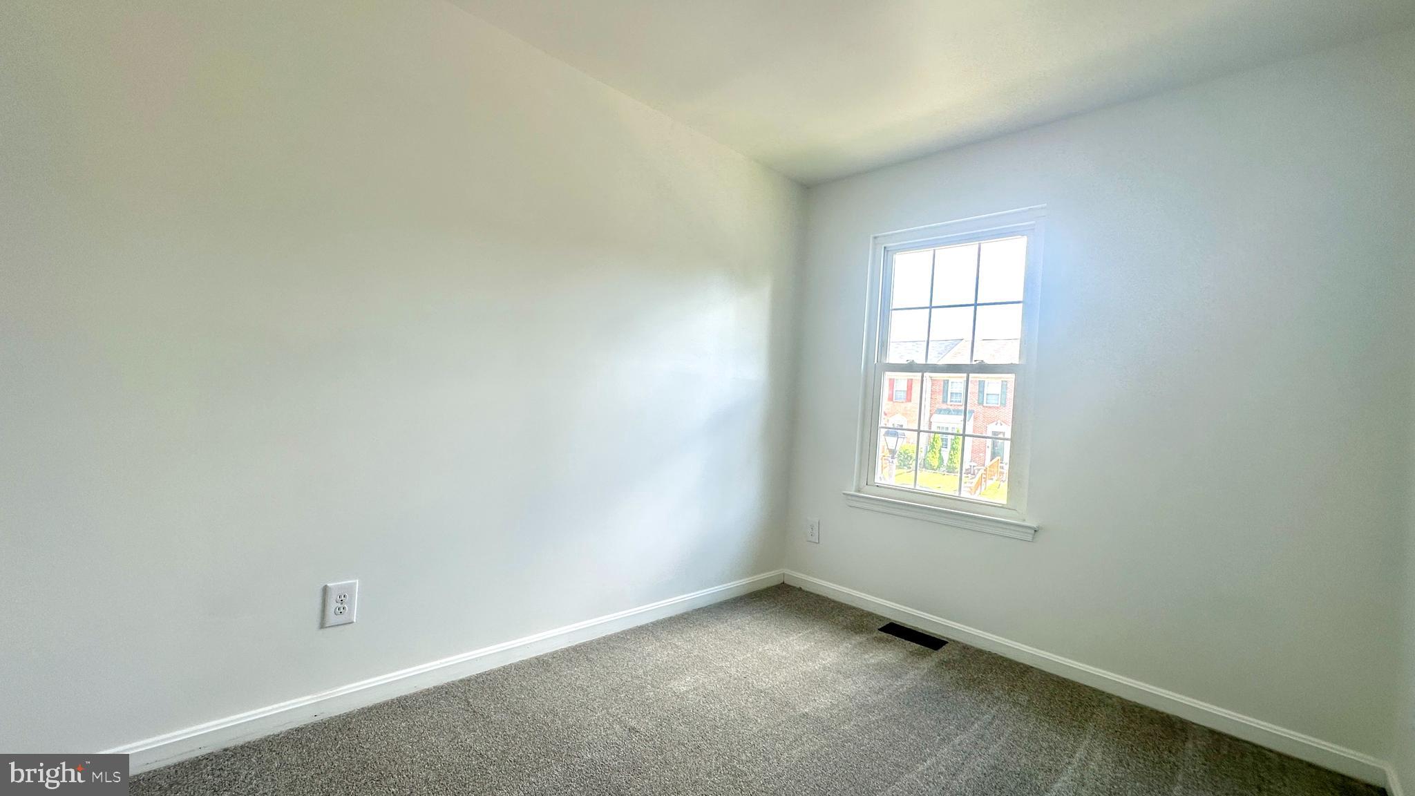 STONELEIGH SQUARE - Residential