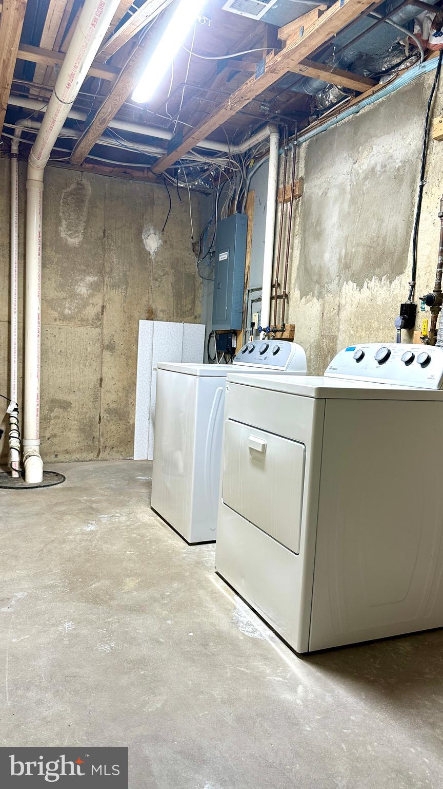 STONELEIGH SQUARE - Residential