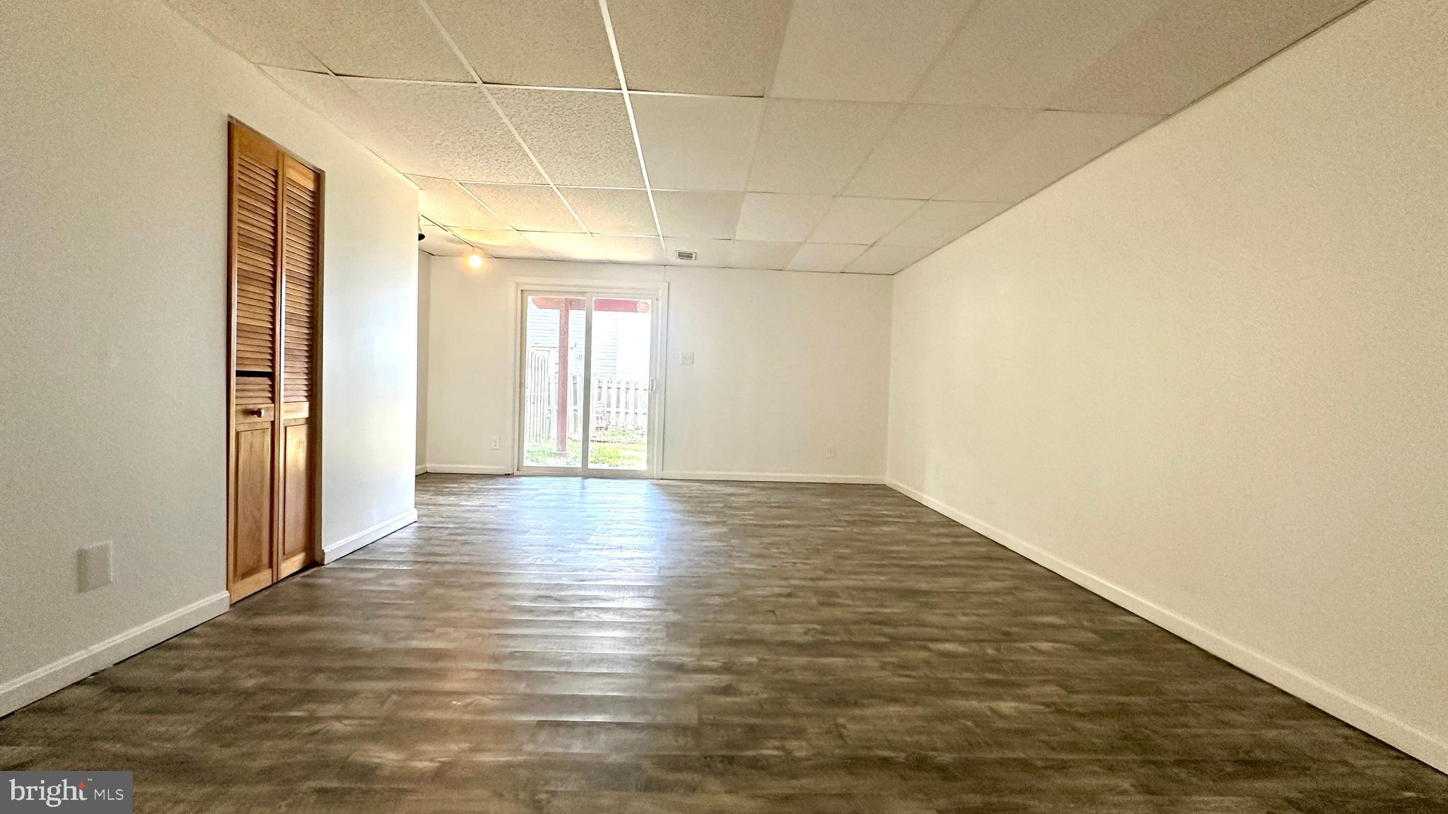 STONELEIGH SQUARE - Residential