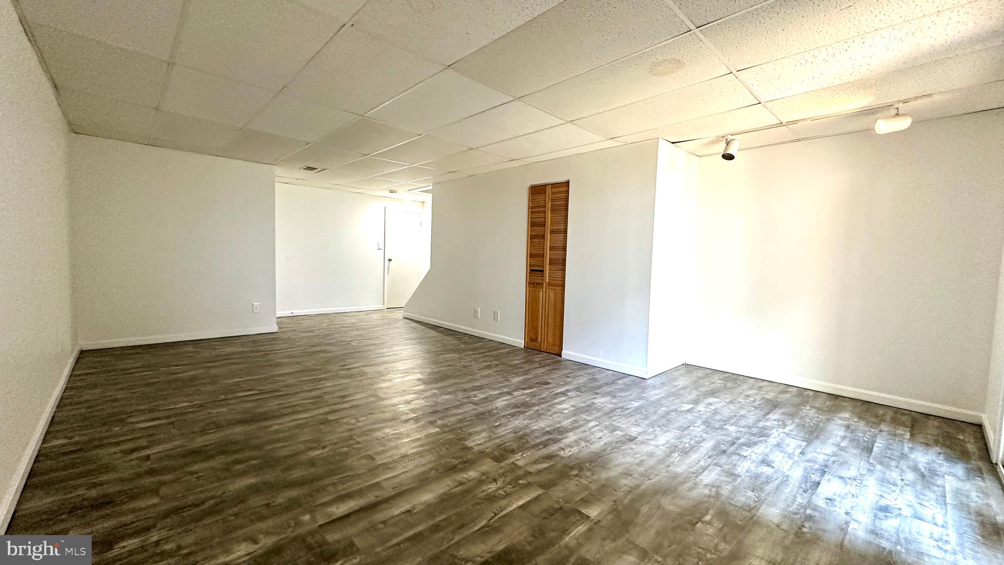 STONELEIGH SQUARE - Residential