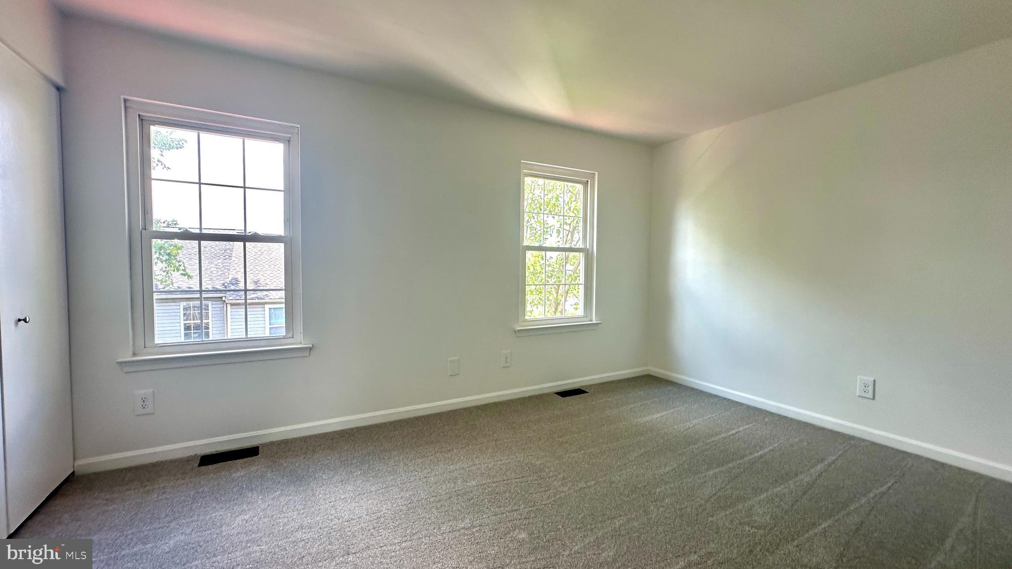 STONELEIGH SQUARE - Residential