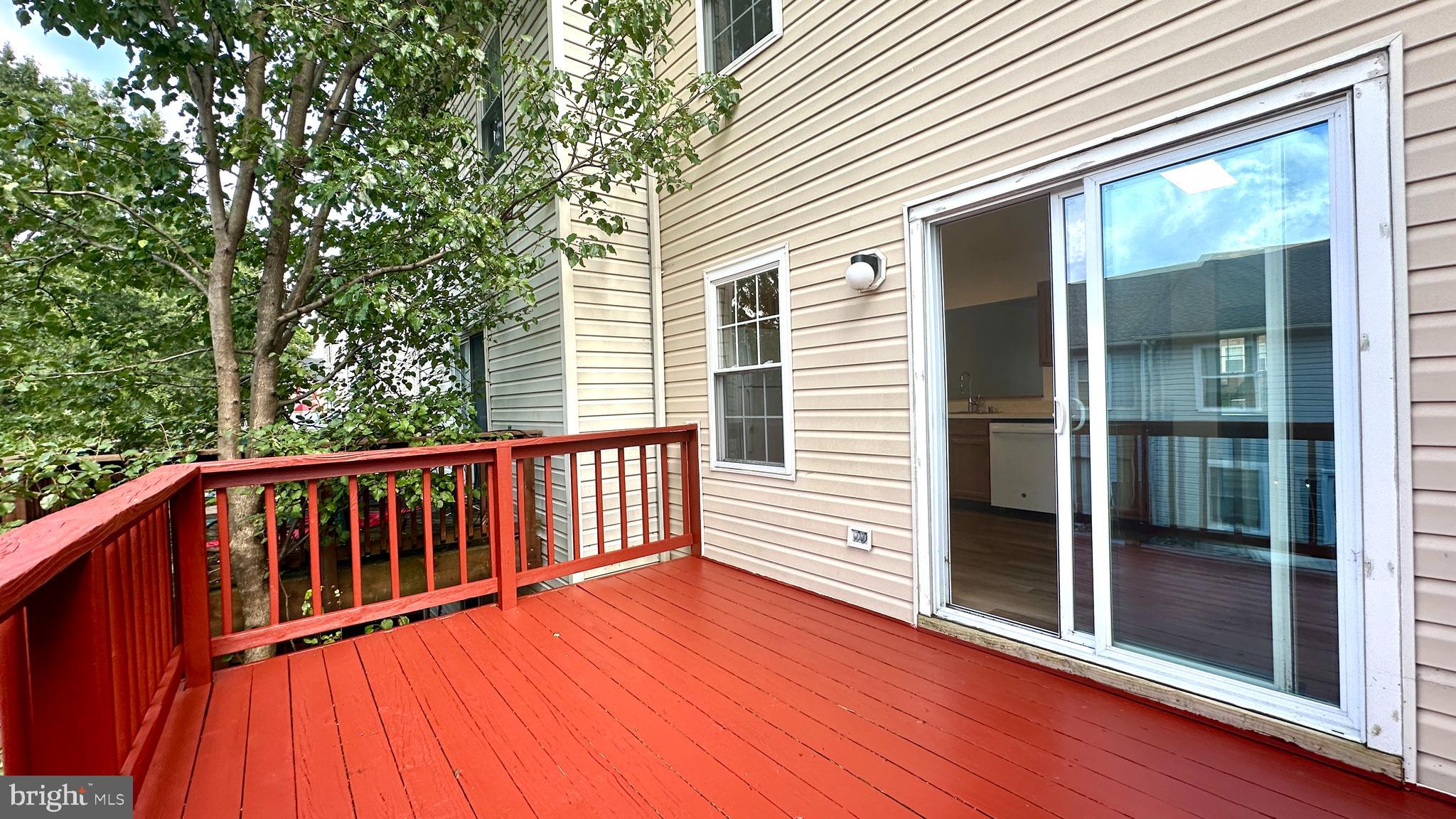 STONELEIGH SQUARE - Residential