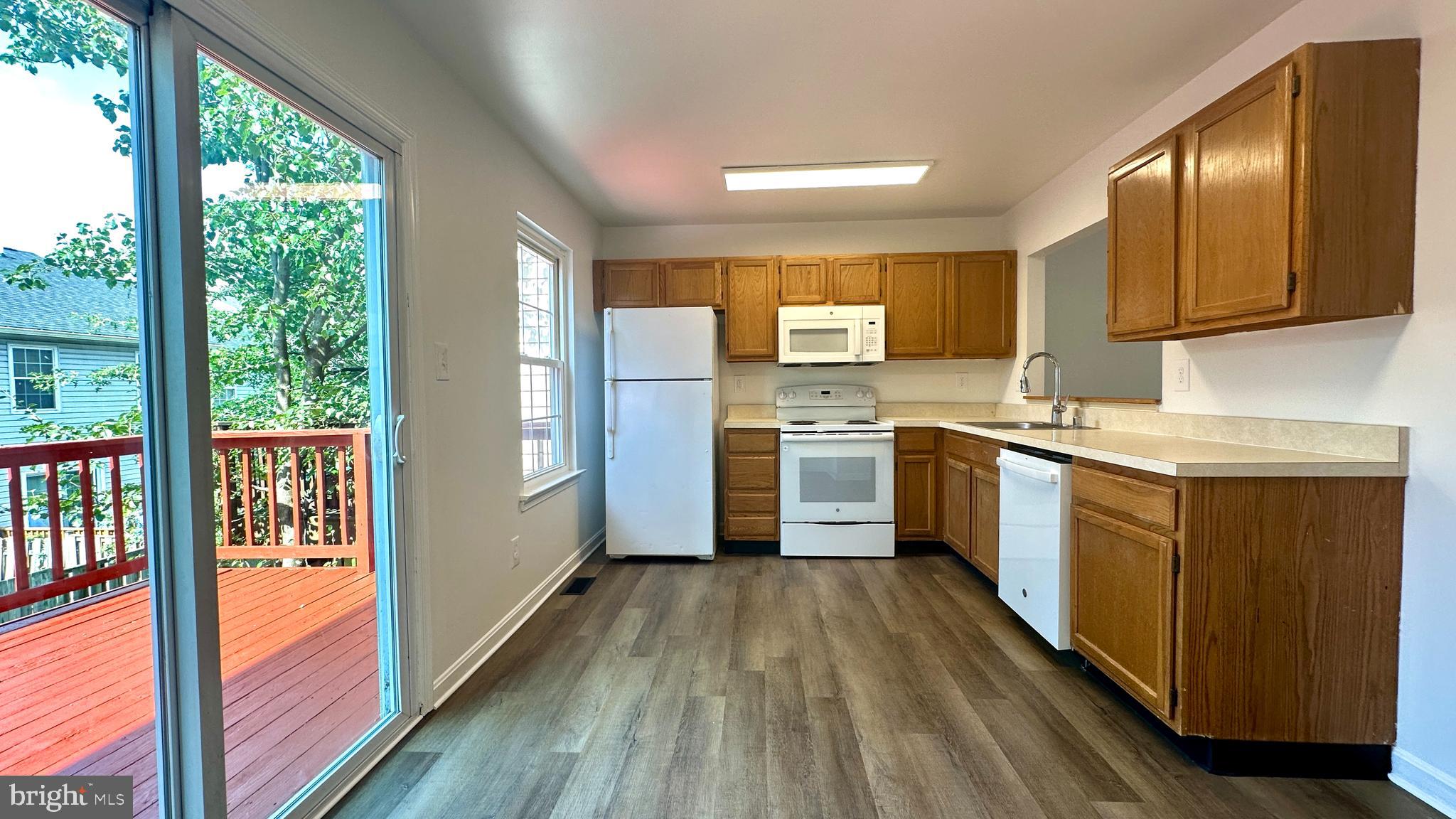 STONELEIGH SQUARE - Residential