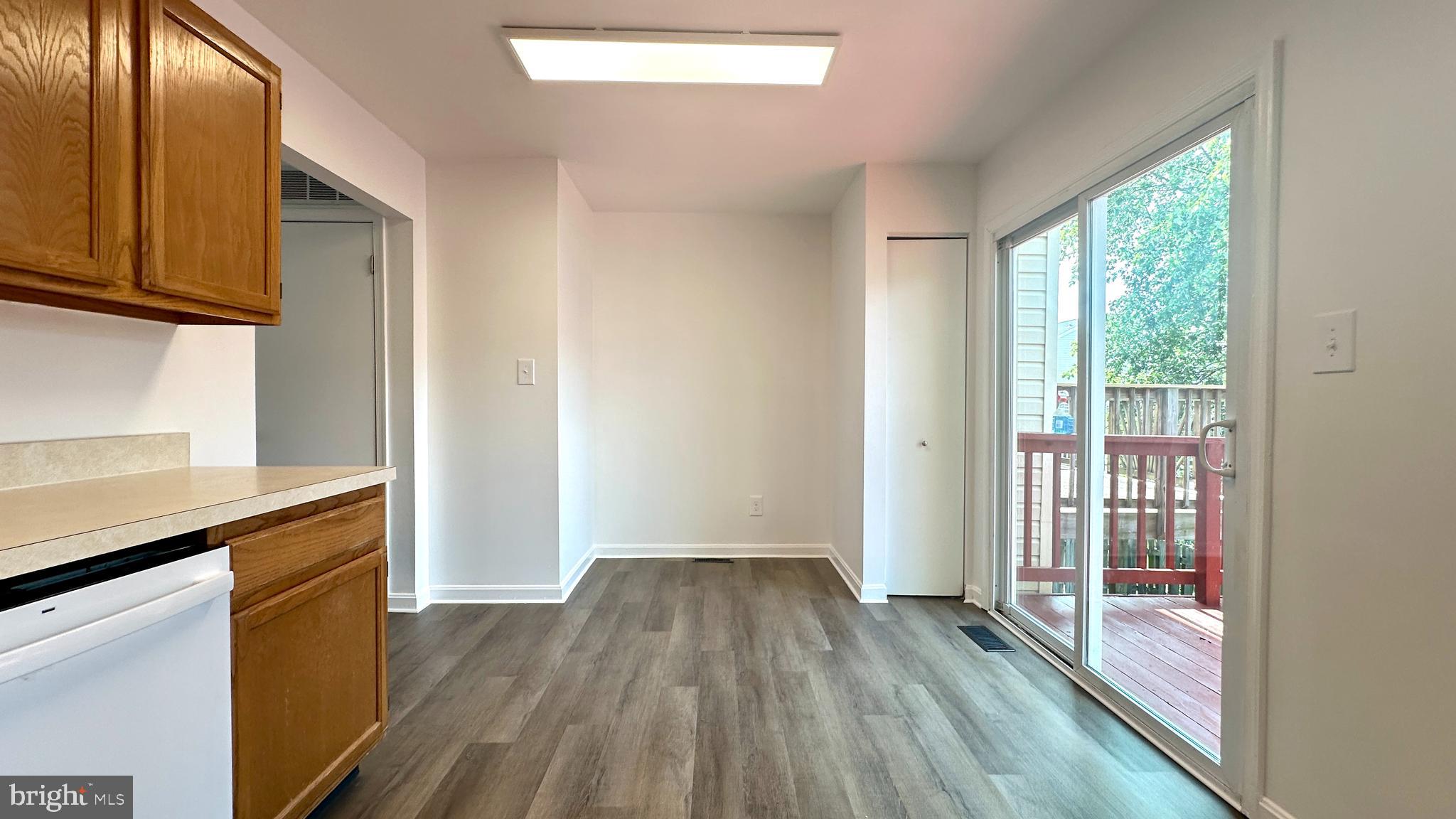 STONELEIGH SQUARE - Residential