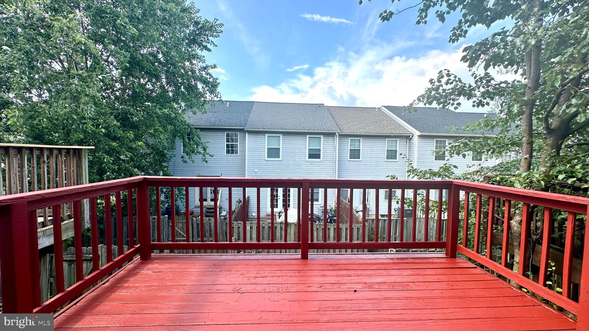 STONELEIGH SQUARE - Residential