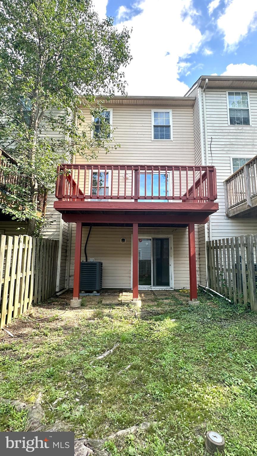 STONELEIGH SQUARE - Residential