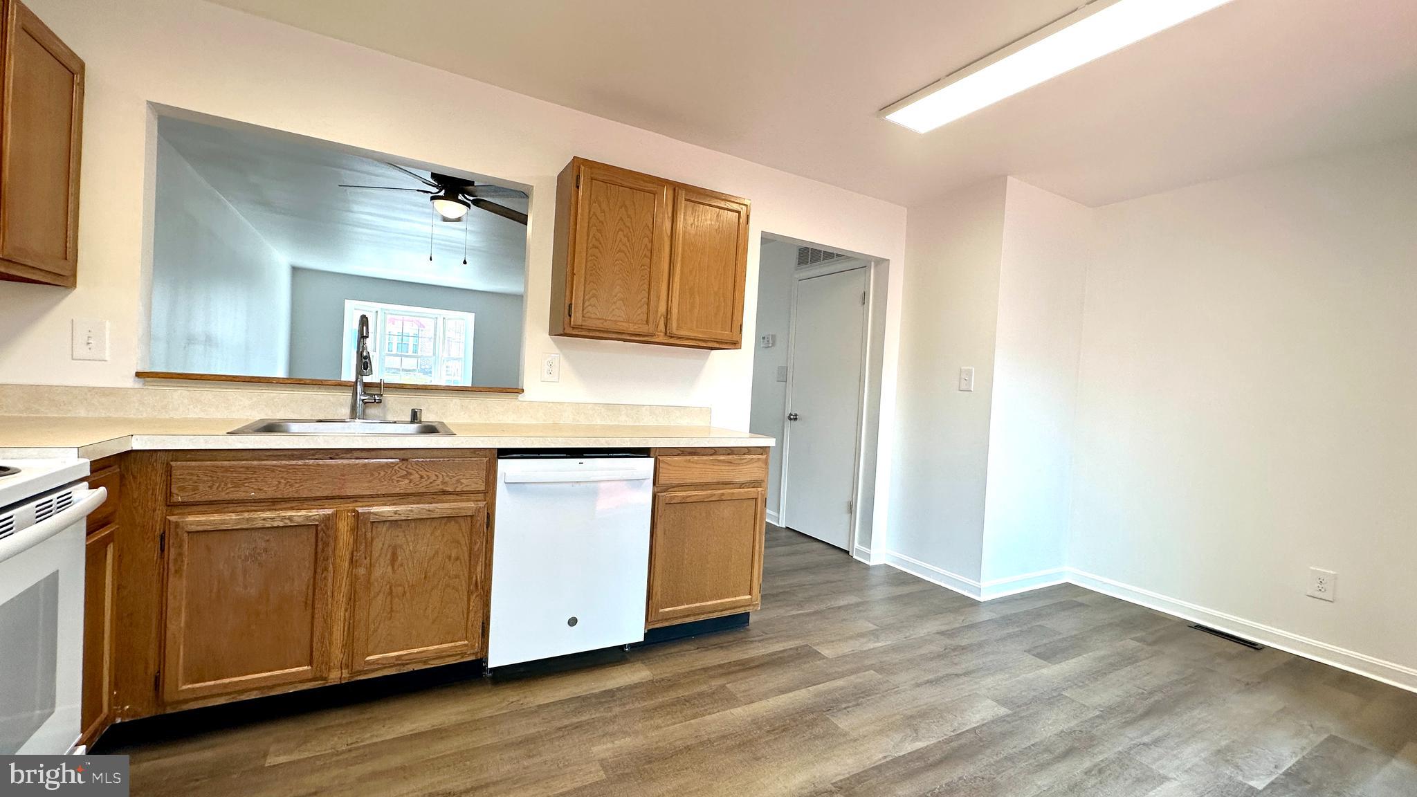 STONELEIGH SQUARE - Residential