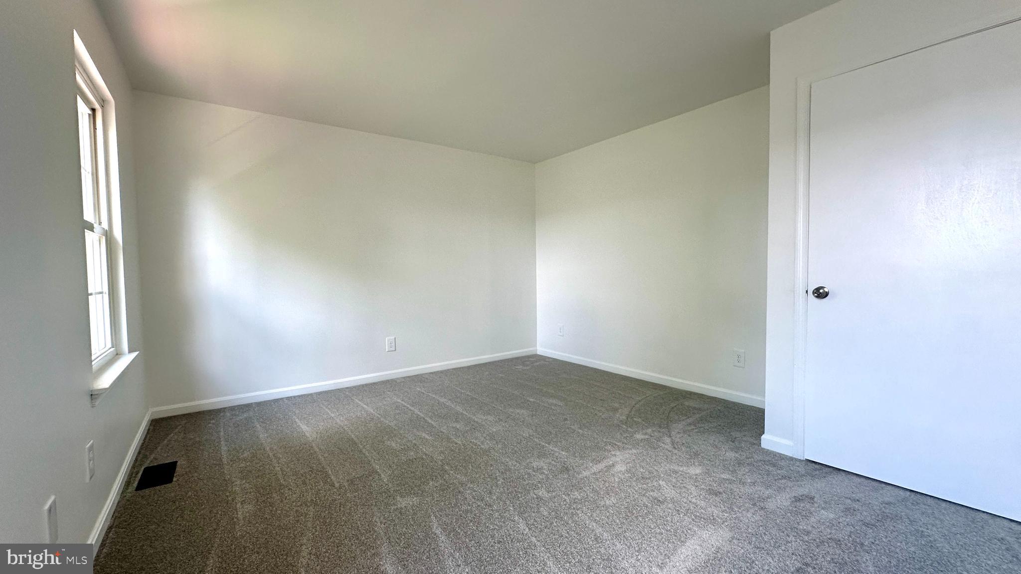 STONELEIGH SQUARE - Residential