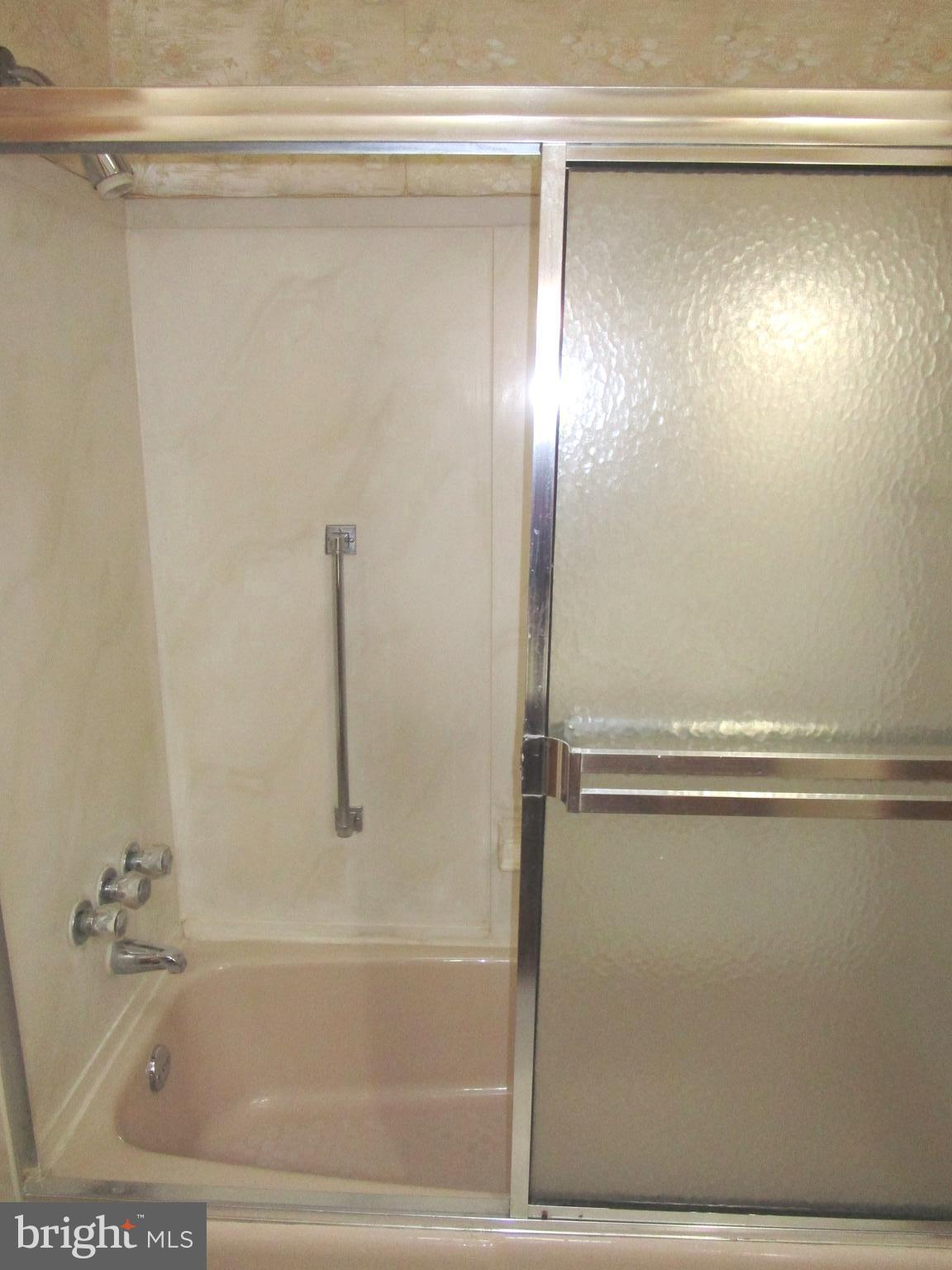 OXFORD CIRCLE - Residential