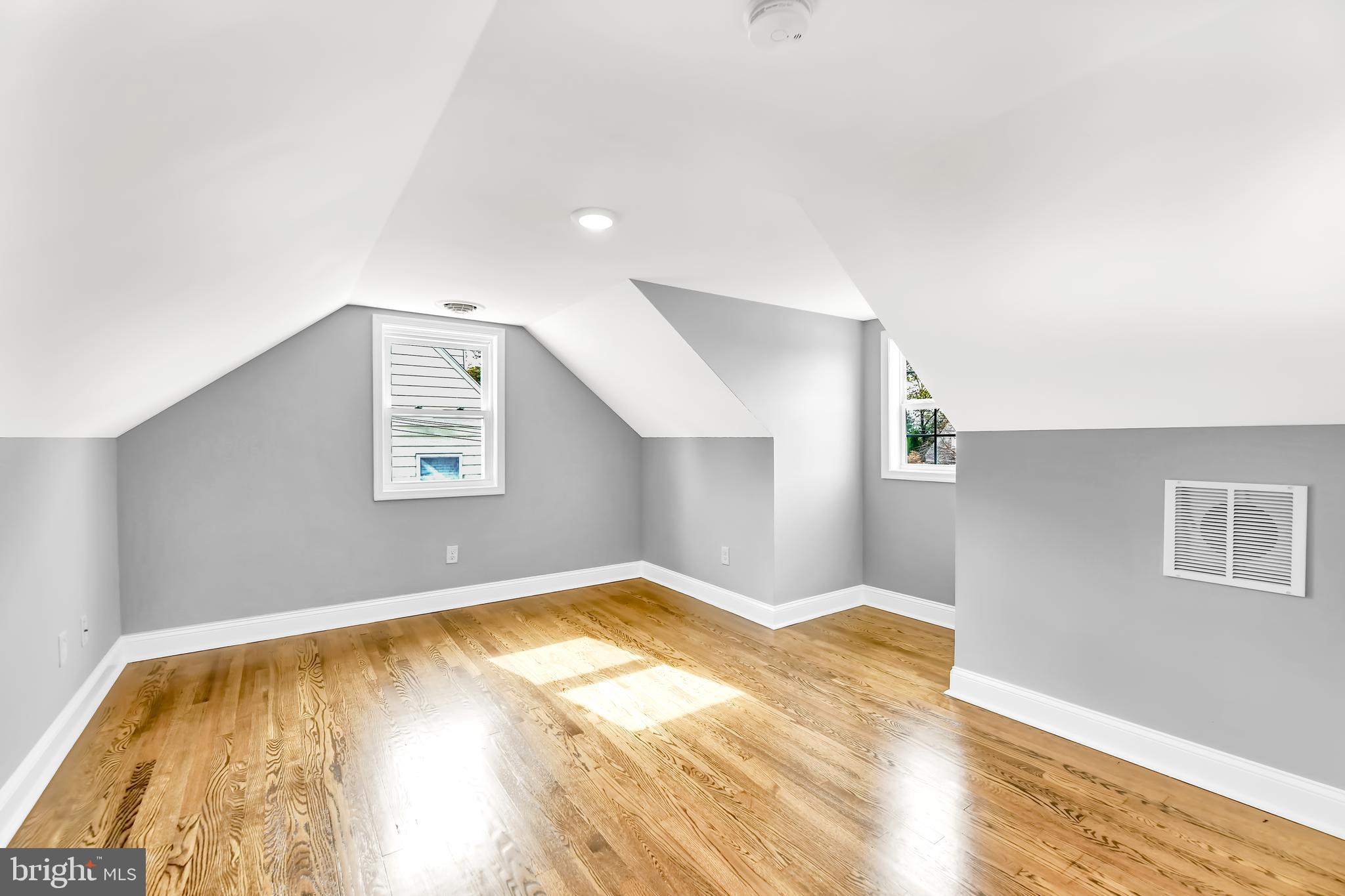 WHITE OAKS - Residential