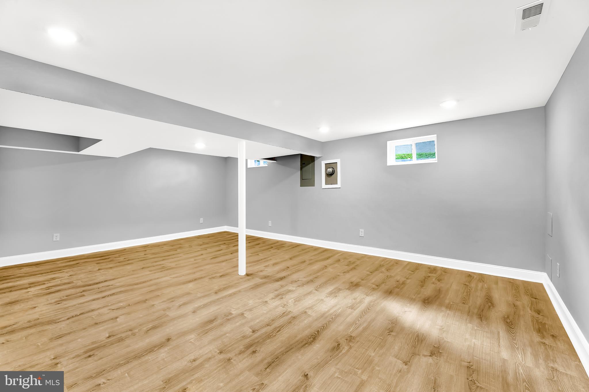 WHITE OAKS - Residential