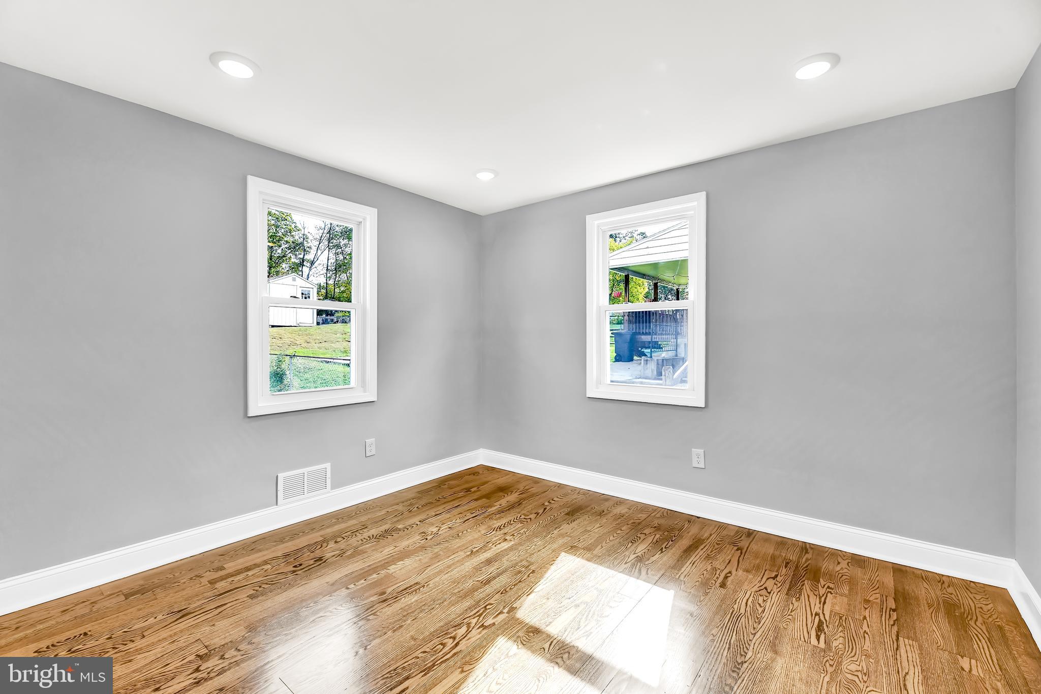 WHITE OAKS - Residential