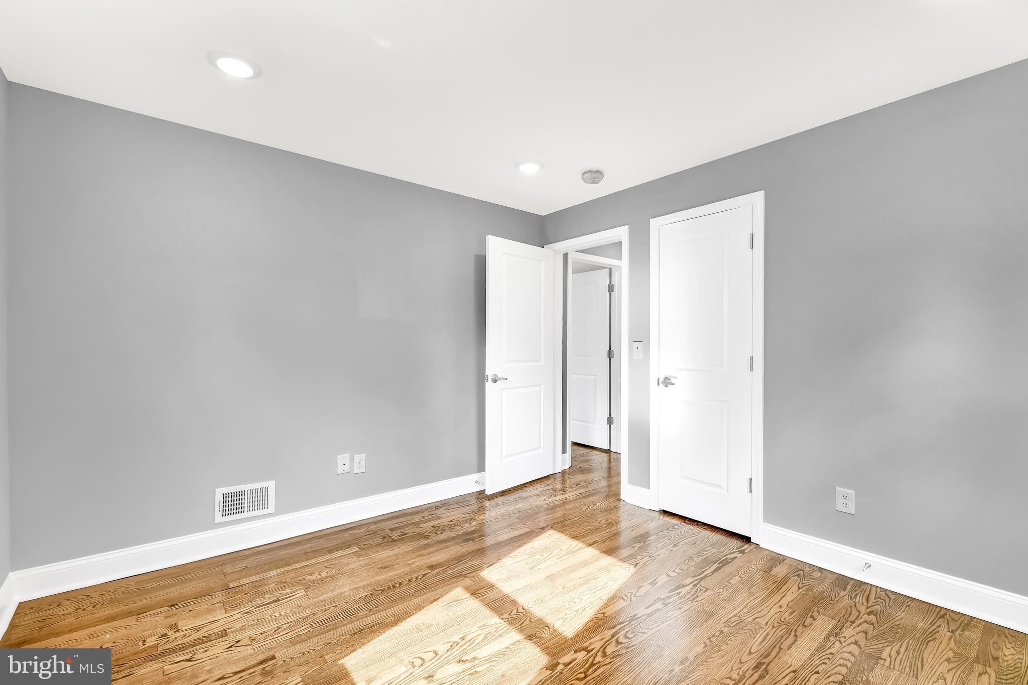 WHITE OAKS - Residential