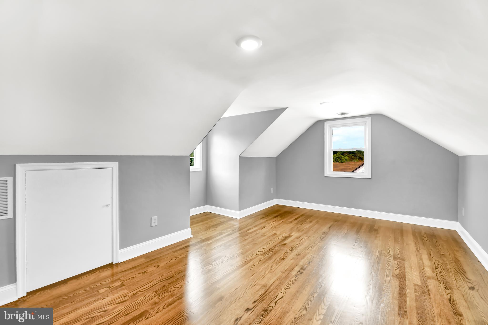 WHITE OAKS - Residential