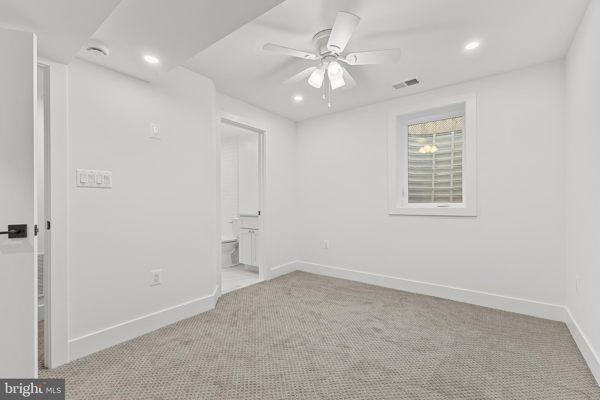 WAYNEWOOD - Residential