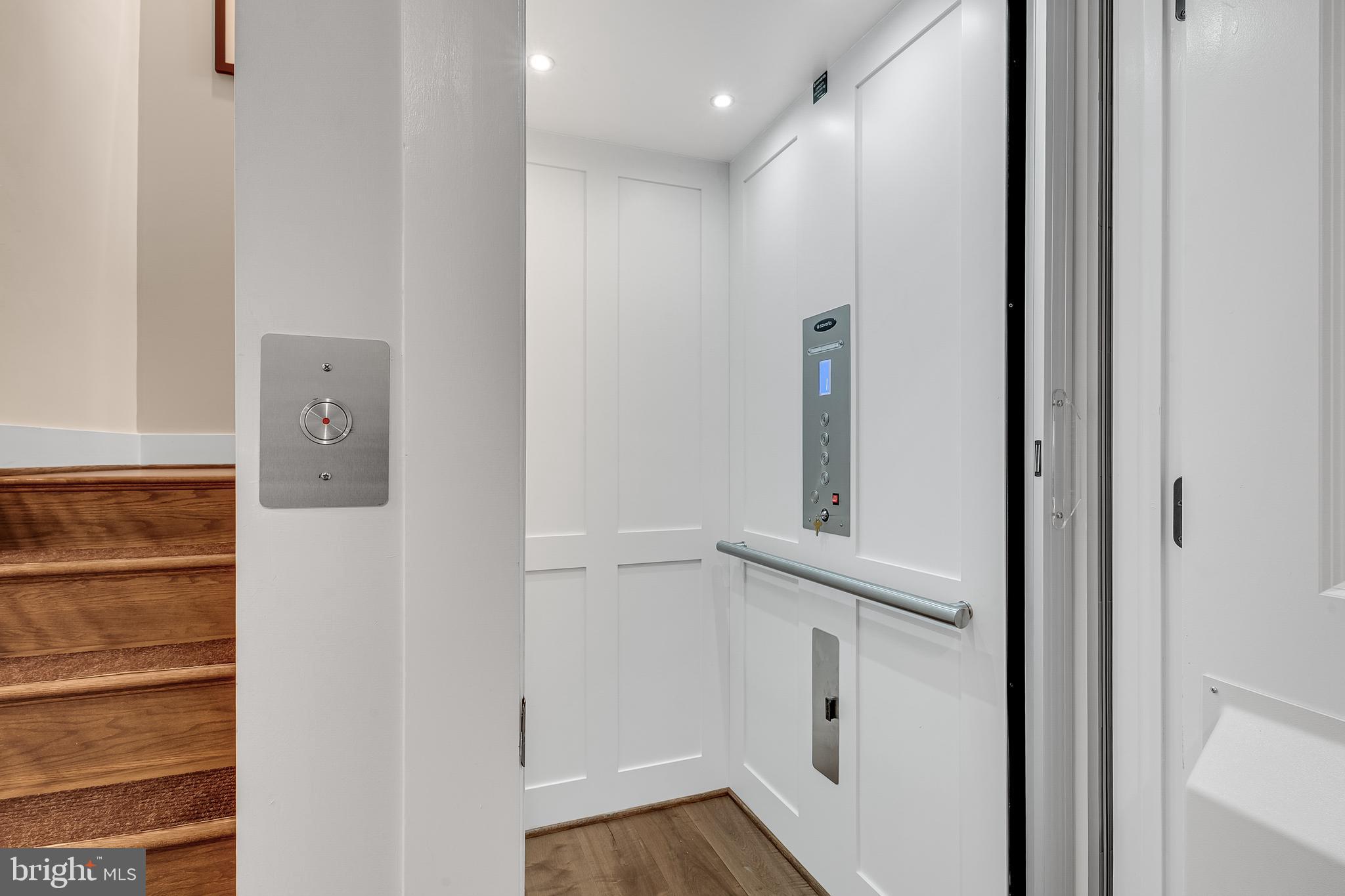 CROWN FARM - Residential