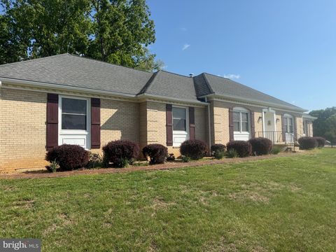 Photo of 7961 Leeds Manor Rd, MARSHALL, VA 20115 (MLS # VAFQ2021662)