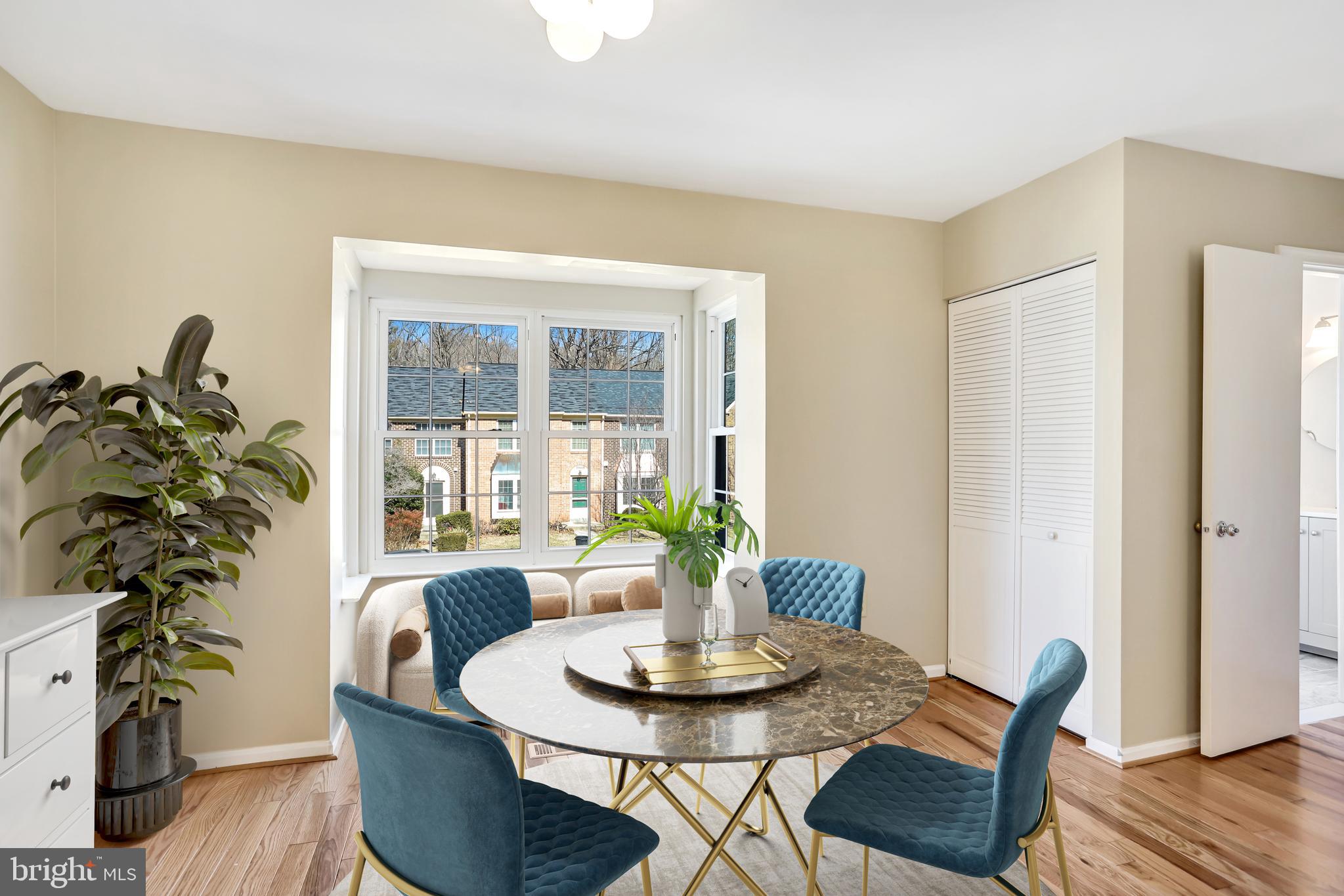 DUMONT OAKS - Residential