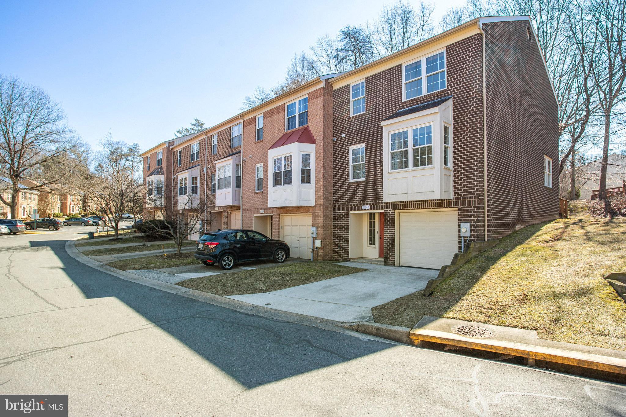 DUMONT OAKS - Residential