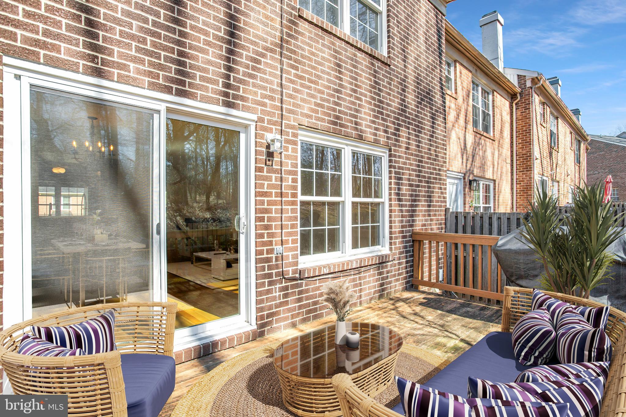 DUMONT OAKS - Residential