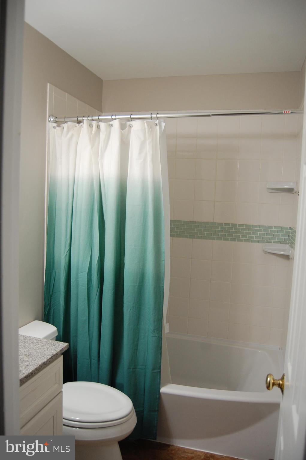 OAKWOOD VILLAGE CONDO - Residential Lease