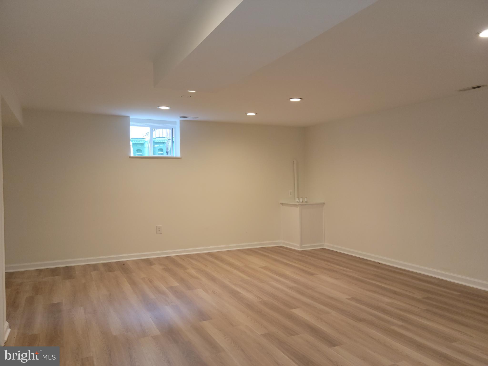 OAKWOOD VILLAGE CONDO - Residential Lease